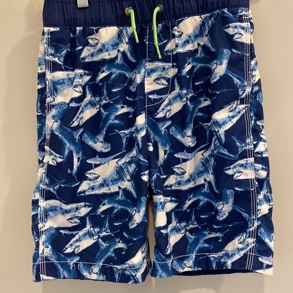 Gap - boys swim trunks.  Set of 3!! Size Medium - Picture 3 of 15